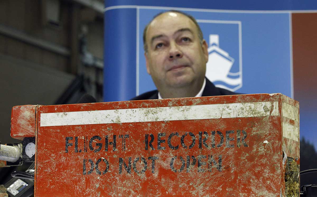 Mark Clitsome, director of air investigations, with the recovered flight data recorder from First Air flight 6560, which crashed Aug. 20. Photo: Reuters/Chris Wattie