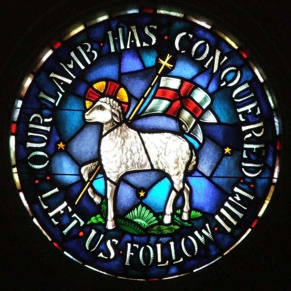 Moravian Seal, or Agnus Dei, stained glass window in the Rights Chapel at Trinity Moravian Church, Winston-Salem, NC. Photo:JJaackman/Wikimedia Commons