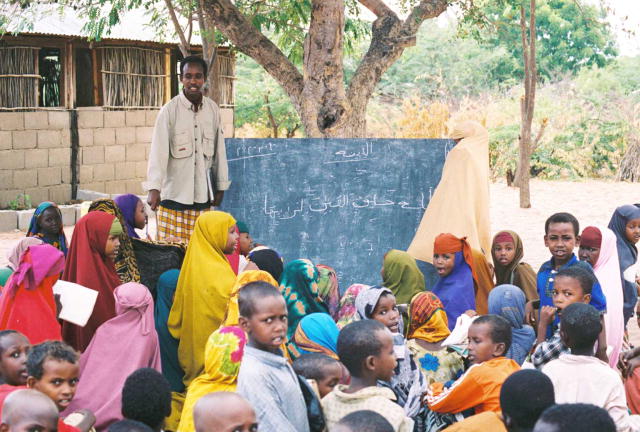 Somali children study outdoors before the recent improvements at the refugee camp. Photo: White House/ Wikimedia Commons