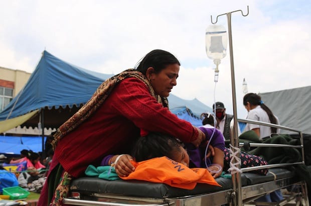 A mother tends to her injured daughter in Kathmandu, which was among the areas devastated by a 7.8 magnitude earthquake that hit Nepal on Saturday, April 25. Photo: UNICEF